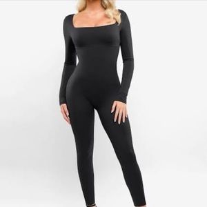 🖤😍NWT! Tic Toc “ Los Angeles” Black Soft Jumpsuit